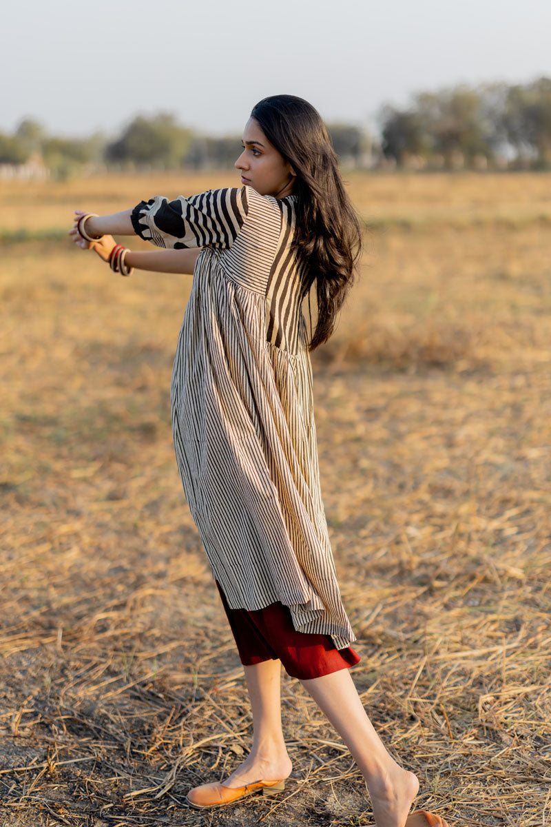 Side Pleat Kurta - Neer