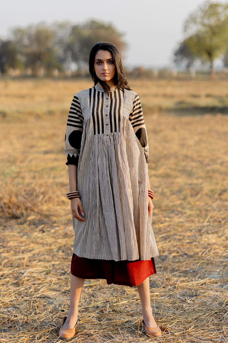 Side Pleat Kurta - Neer