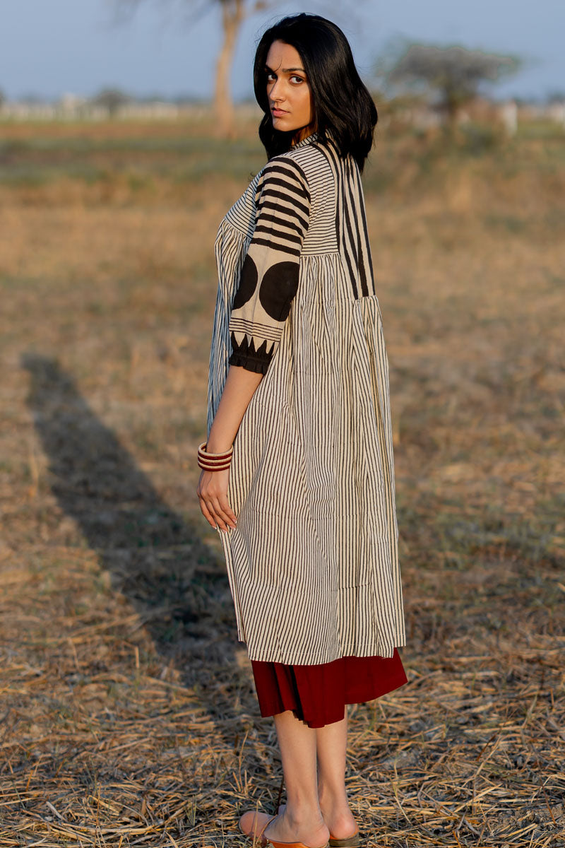 Side Pleat Kurta - Neer