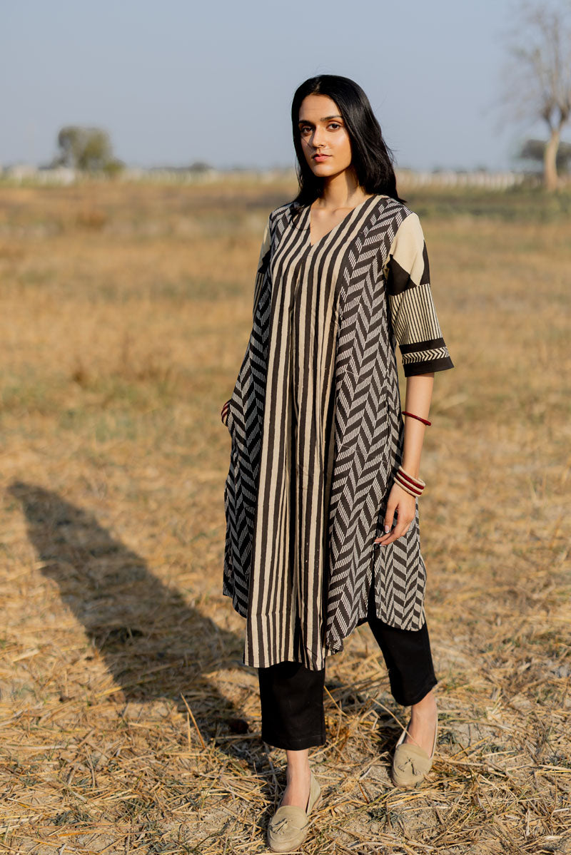 V Neck Panelled Kurta - Lehar