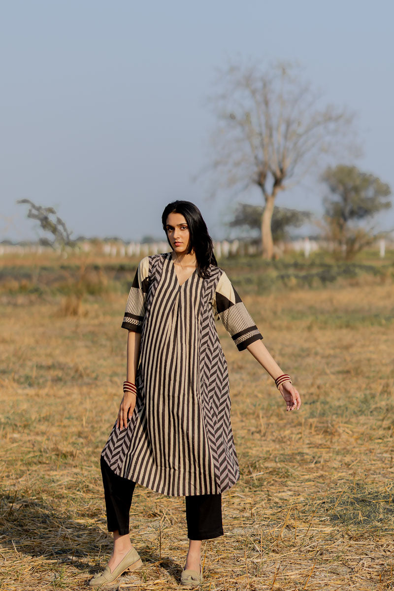 V Neck Panelled Kurta - Lehar