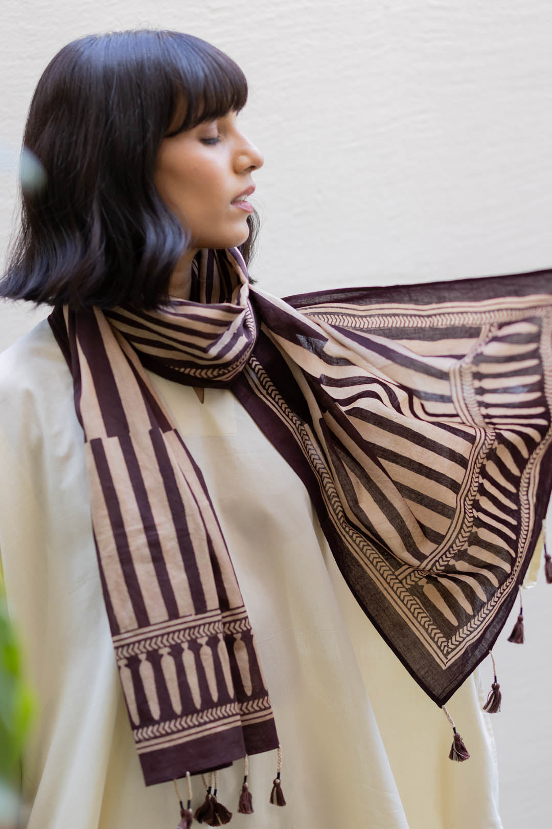 Cotton Stole - Maroon meadow 02