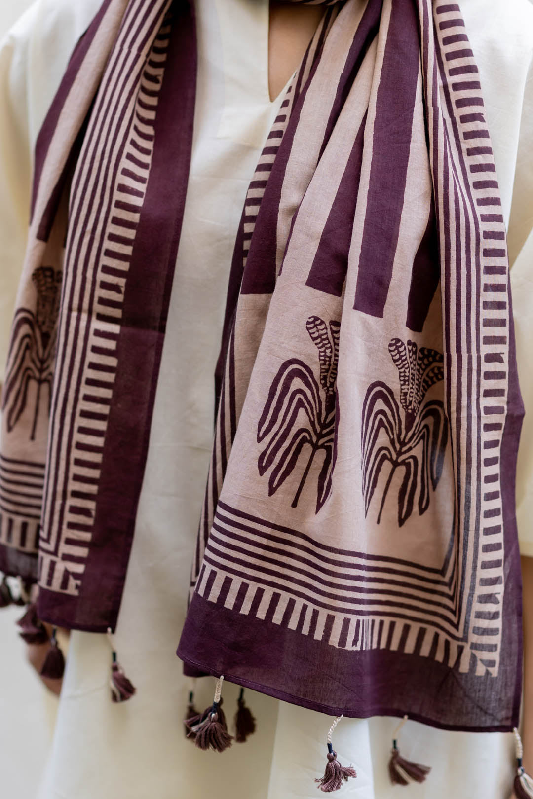 Cotton Stole - Maroon meadow 01