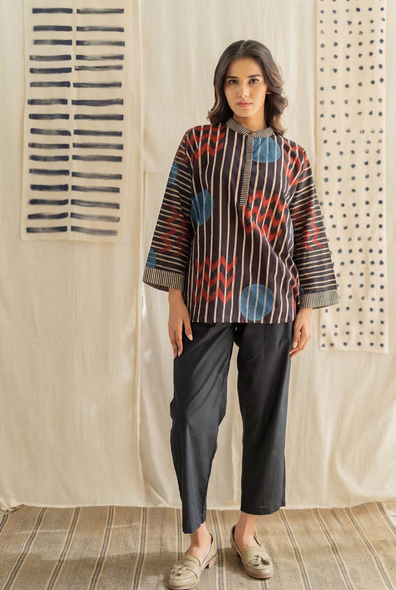Freesize Antifit Top -Black Playful Geometry