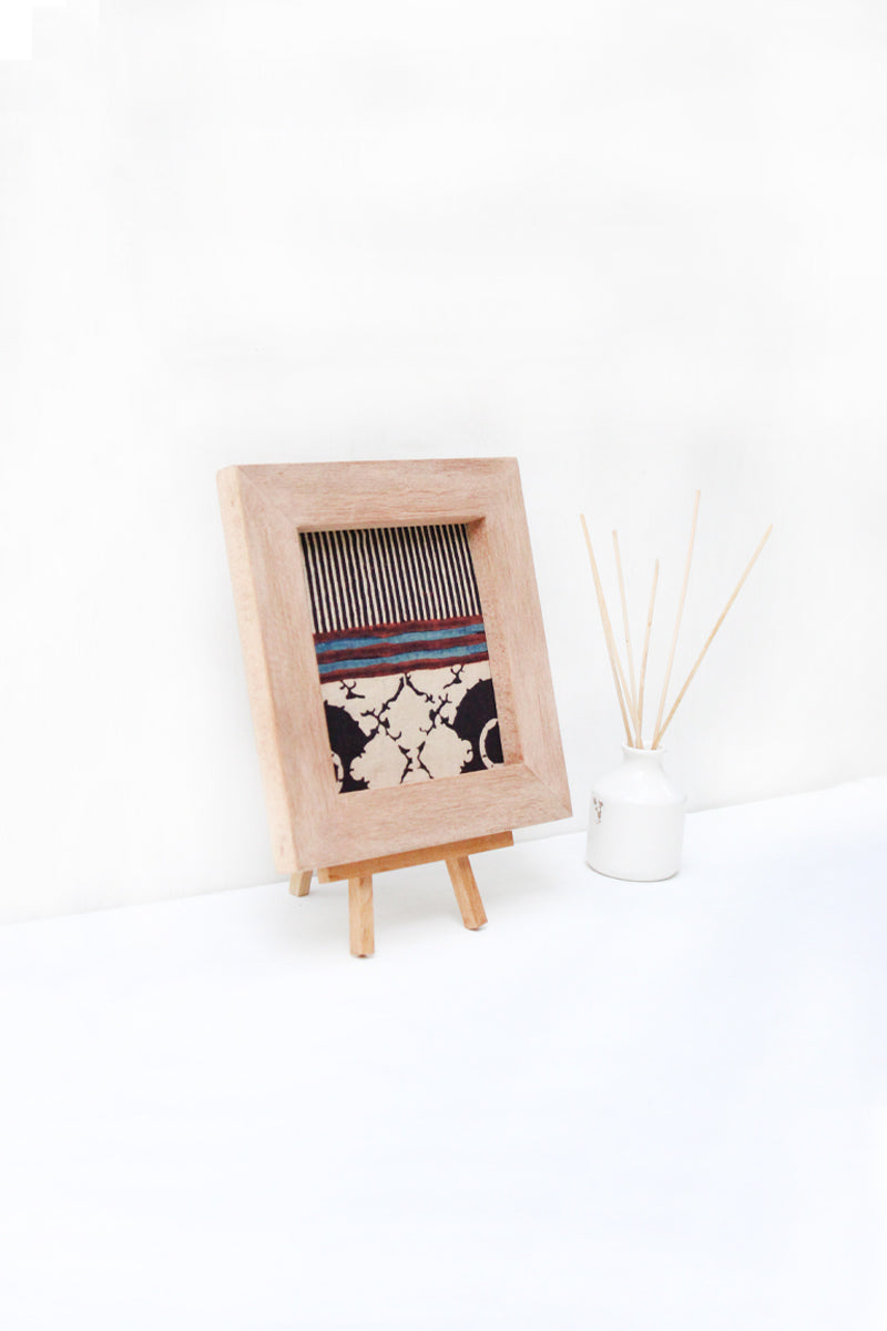Wooden Frame with Stripe Motif – 09